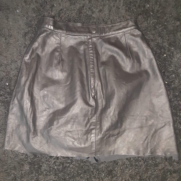 Black skirt - Picture 1 of 2